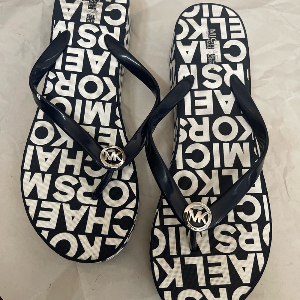 Michael Kors Monogram Navy blue  and White Sandals size 9